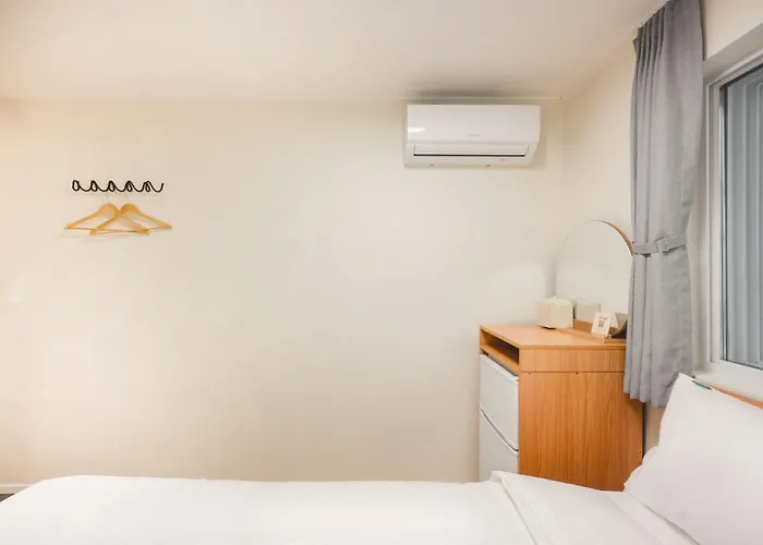 Hotel Log In Shinchon Hongdae *