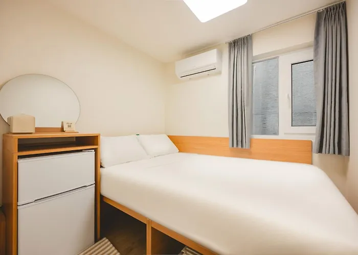 Hotel Log In Shinchon Hongdae *